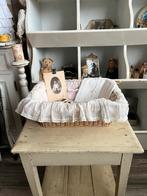 Een prachtige oude sleetse roze luiermand, Ophalen of Verzenden