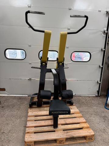 Technogym Pure Strength Lat pulldown/ Latpulldown/ Latzug beschikbaar voor biedingen
