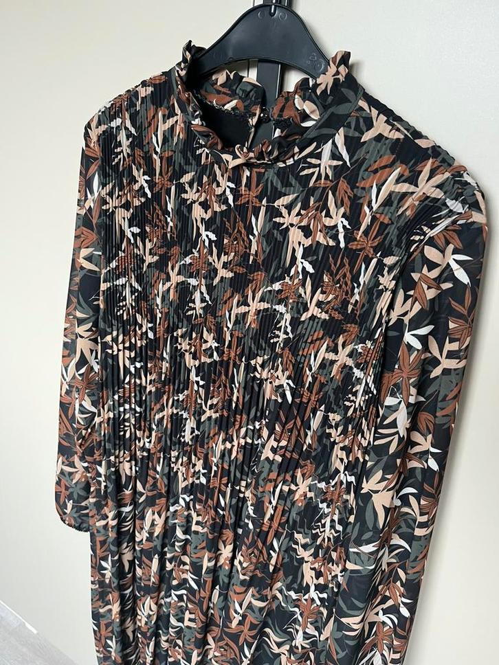 Jurk bladeren patroon bruin cognac zwart legergroen khaki M, Kleding | Dames, Jurken, Zo goed als nieuw, Maat 38/40 (M), Bruin