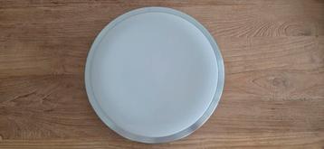 Kunststof plafondlamp 28,5cm dia en 8,5cm H met alu rand  beschikbaar voor biedingen