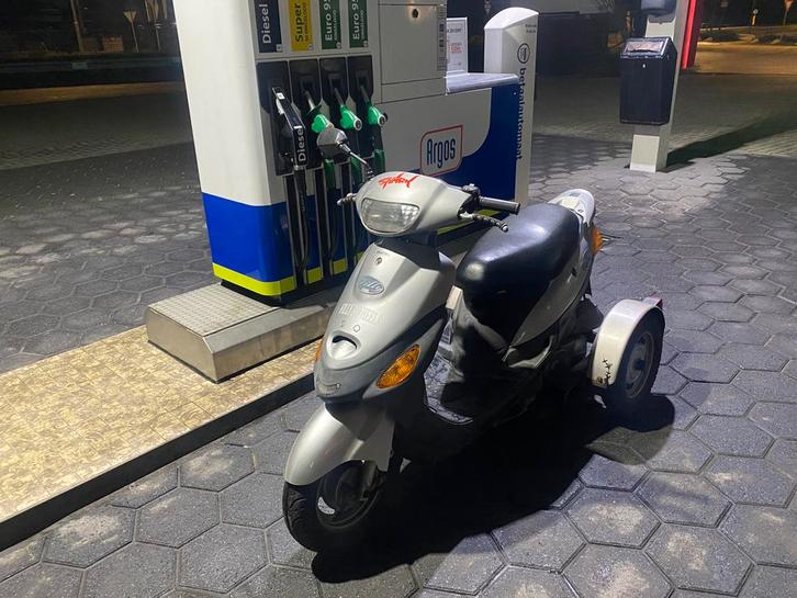 Driewielscooter rijbewijsvrij, Fietsen en Brommers, Scooters | Kymco, Zo goed als nieuw, Agility, Benzine, Ophalen