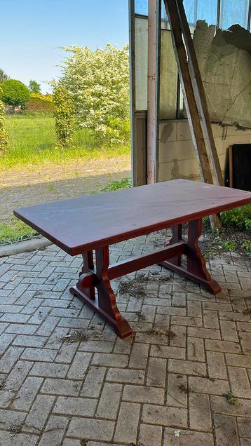 Houten eettafel beschikbaar voor biedingen