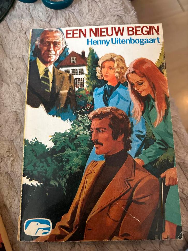 Een Nieuw Begin - Henny Uitenbogaart, Boeken, Romans, Gelezen, Nederland, Ophalen of Verzenden