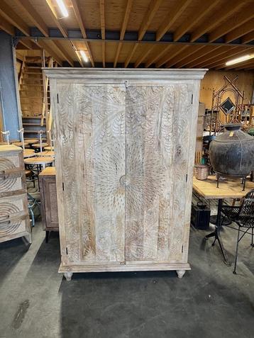 Fraaie Handgesneden Kast uit India pracht exemplaar Nieuw beschikbaar voor biedingen