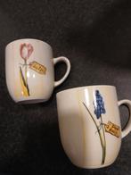 Twee senseo mokjes met tulp en blauw druifje., Ophalen, Zo goed als nieuw, Overige stijlen, Kop(pen) en/of Schotel(s)