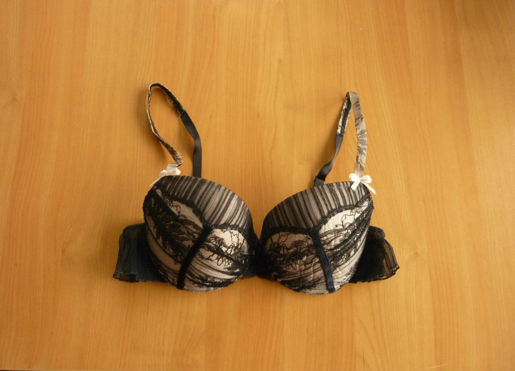 Zwart-beige kanten push-up BH beha Chantelle Mt 70B, Kleding | Dames, Ophalen of Verzenden, Zwart, BH