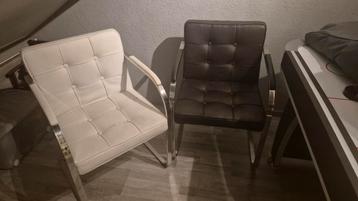 2 stoelen beschikbaar voor biedingen