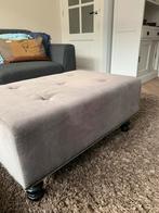 Grijze klassieke hocker / voetenbank, Ophalen, Klassiek, 75 tot 100 cm, Zo goed als nieuw