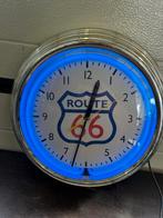 Route 66 klok met neon rand., Huis en Inrichting, Woonaccessoires | Klokken, Ophalen of Verzenden, Zo goed als nieuw