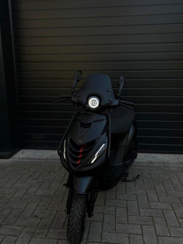 Piaggio zip 1e eigenaar, Fietsen en Brommers, Scooters | Piaggio, Zo goed als nieuw, Zip, Maximaal 45 km/u, Benzine, Ophalen