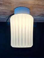 vintage design plafond-lamp geribbeld melk-glas plafonniere, Huis en Inrichting, Lampen | Plafondlampen, Ophalen of Verzenden