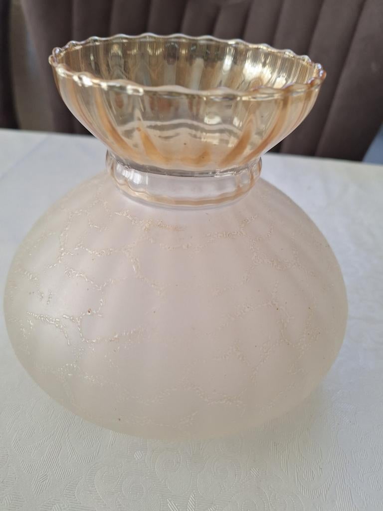 Antiek glazen lampenkapje gebroken wit/roze, Antiek, Rond, Ophalen of Verzenden, Minder dan 25 cm