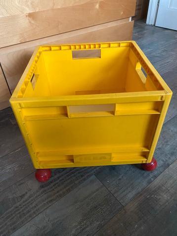 Vintage IKEA Mard LP Bak - Geel met Rode Wielen beschikbaar voor biedingen