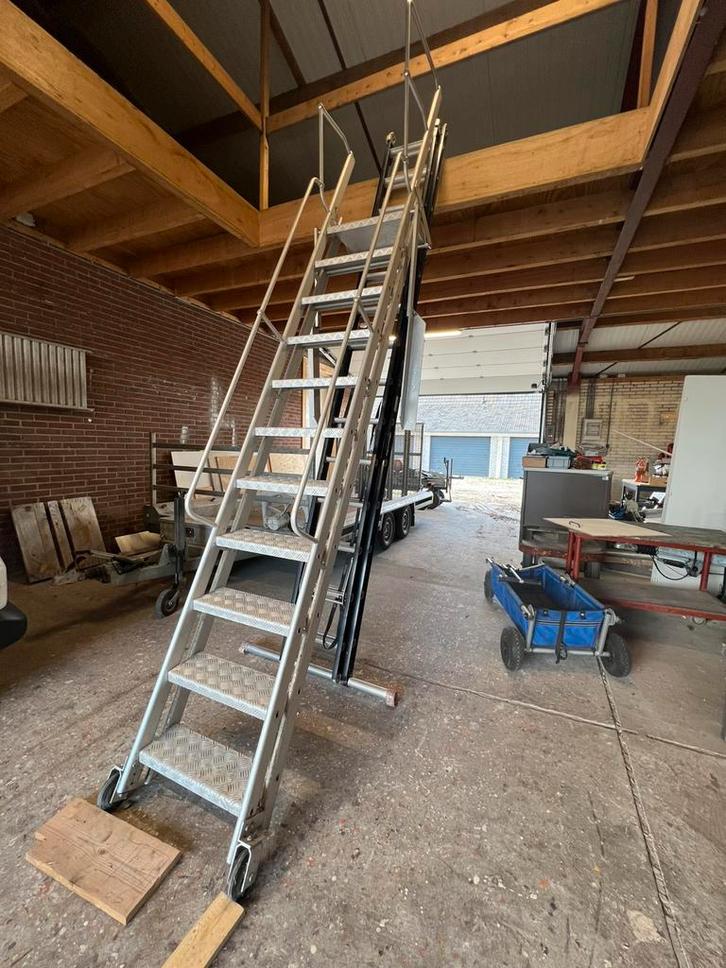 Aluminium inklapbare trap, Doe-het-zelf en Verbouw, Ladders en Trappen, Ophalen of Verzenden