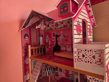 Amelie poppenhuis beschikbaar voor biedingen