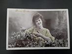 Antieke Franse kaart, dame met plant, gelopen, 1911.  fotoka, Verzenden, Voor 1920, Gelopen, Feest(dag)