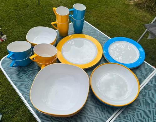 23-delig melamine kampeer servies Mepal (geel blauw) 4p., Caravans en Kamperen, Kampeeraccessoires, Zo goed als nieuw, Ophalen of Verzenden