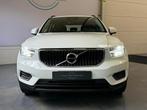 Volvo XC40 1.5 T2 Momentum Automaat, camera, carplay, Auto's, Lichtsensor, 1525 kg, 129 pk, Wit