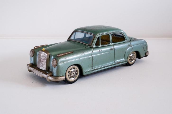 Mercedes Benz Ponton 180 190 serie Bandai ca 1960, Antiek en Kunst, Antiek | Speelgoed, Ophalen of Verzenden
