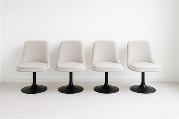 Set van 4 Vintage trompetvoet stoelen opnieuw gestoffeerd 