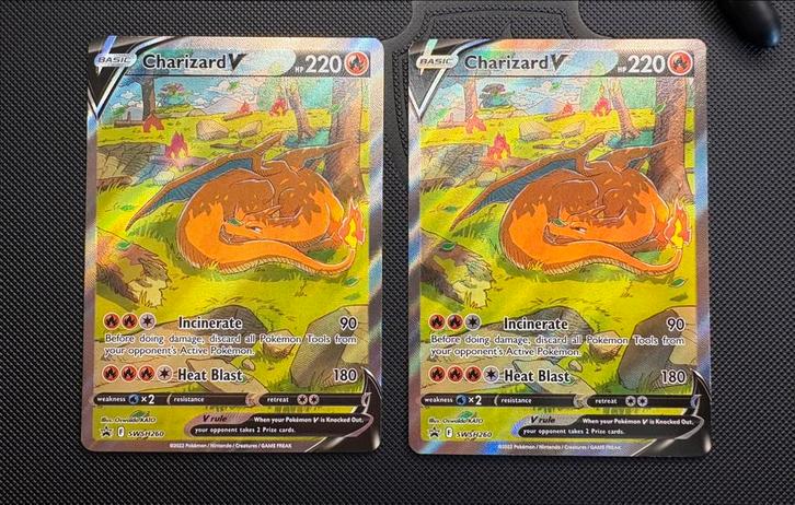 Charizard V SWSH 260, Hobby en Vrije tijd, Verzamelkaartspellen | Pokémon, Zo goed als nieuw, Ophalen