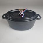 Staub ovale braadpan gietijzer 2,35L/23cm-NIEUW in doos!, Huis en Inrichting, Ophalen, Gietijzer, Nieuw, Keramische plaat