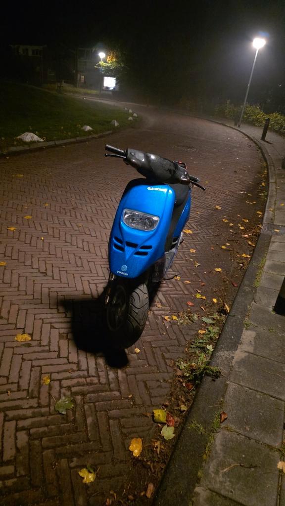 Piaggio typhoon 70cc, Fietsen en Brommers, Scooters | Piaggio, Zo goed als nieuw, Overige modellen, Tweetakt, Ophalen of Verzenden