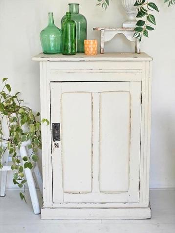 Antiek grenen Franse brocante kast beschikbaar voor biedingen