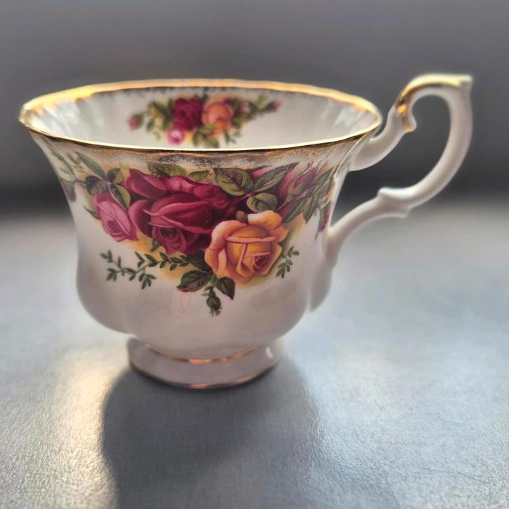 Royal Albert Old Country Roses Kopjes, Antiek en Kunst, Antiek | Servies los, Ophalen of Verzenden