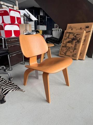 Vitra Plywood Group LCW beschikbaar voor biedingen