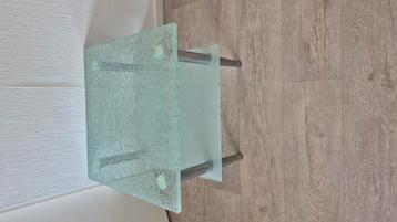 2 x bijzettafels van gebroken glas effect beschikbaar voor biedingen