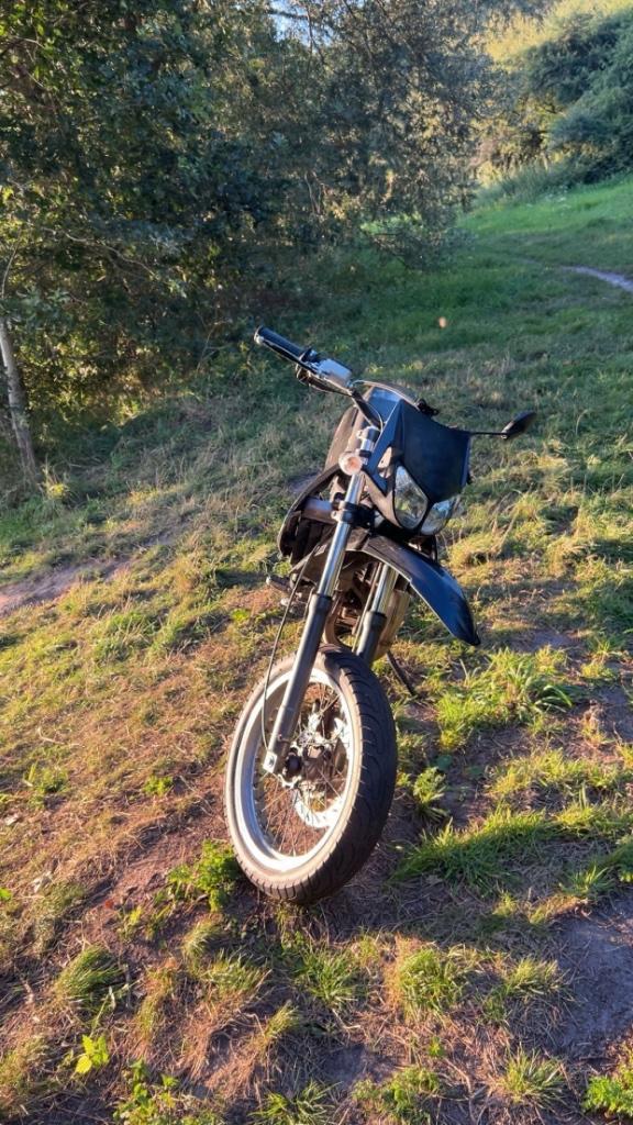 Derbi senda sm, Fietsen en Brommers, Brommers | Derbi, Gebruikt, Maximaal 45 km/u, Ophalen