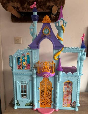 Disney Prinsessen Kasteel met 2 Poppetjes beschikbaar voor biedingen