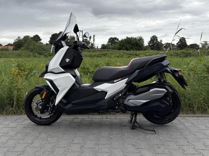 BMW C 400 X C400X 2019 Zadel/handvat verwarming Origineel NL, Motoren, Motoren | BMW, Bedrijf, Scooter, 12 t/m 35 kW, ABS, Handvatverwarming