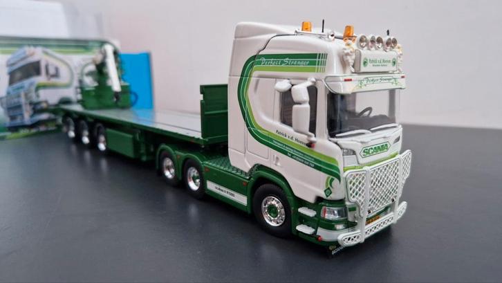Tekno Scania V8 R580 Patrick vd Hoeven met kraanoplegger, Hobby en Vrije tijd, Modelbouw | Auto's en Voertuigen, Zo goed als nieuw
