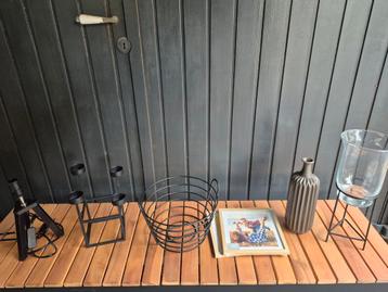 Diverse Woonaccessoires - Lamp, Vaas, Mand, Fotolijst beschikbaar voor biedingen