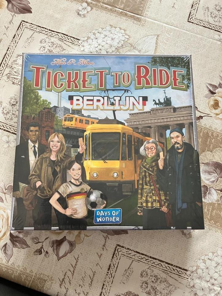 Ticket To Ride Berlijn ( nieuw in verpakking ), Hobby en Vrije tijd, Gezelschapsspellen | Bordspellen, Nieuw, Ophalen of Verzenden