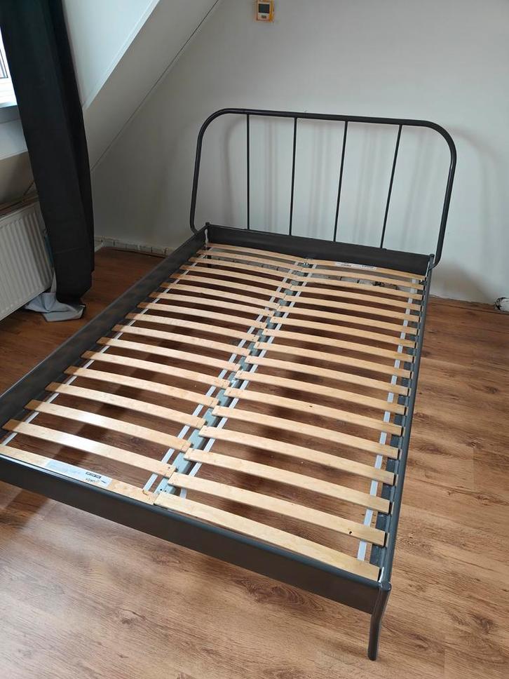 Twijfelaar Bed 140 cm, Huis en Inrichting, Slaapkamer | Bedden, Gebruikt, Twijfelaar, 140 cm, 200 cm, Metaal, Zwart, Ophalen