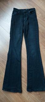 Bershka Flared Jeans Zwart Maat 32 - Zo Goed Als Nieuw, Bershka, Ophalen of Verzenden, Zo goed als nieuw, Zwart