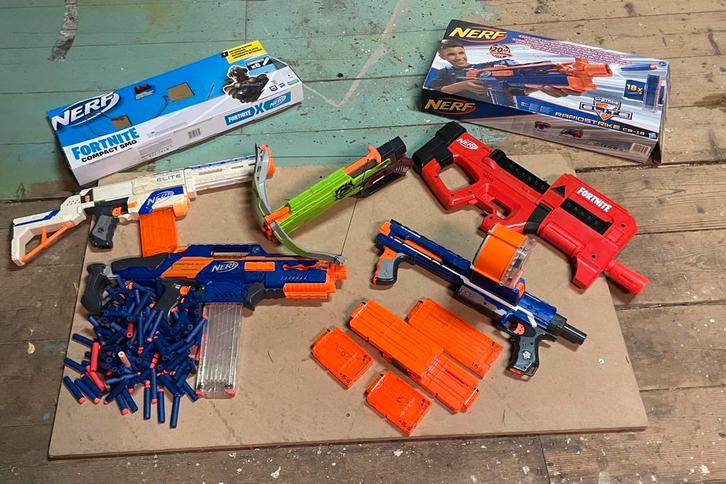 Nerf geweren + 130 pijltjes, Kinderen en Baby's, Speelgoed | Overig, Gebruikt, Jongen of Meisje, Ophalen of Verzenden