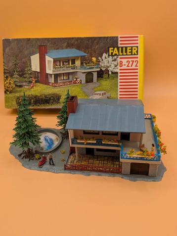 Vintage Faller B-272 villa met tuin en vijver beschikbaar voor biedingen