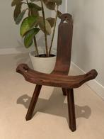 Brutalist retro vintage stoel krukje massief hout, Huis en Inrichting, Ophalen, Gebruikt, Hout