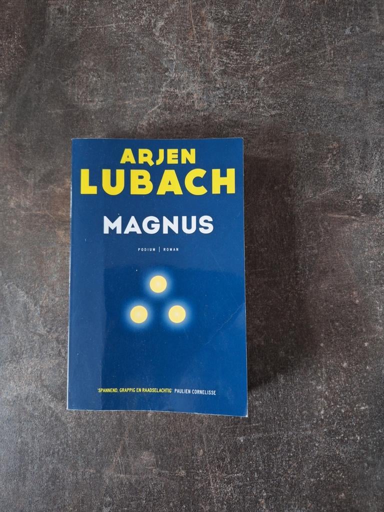 Arjen Lubach - Magnus, Ophalen of Verzenden, Zo goed als nieuw, Arjen Lubach