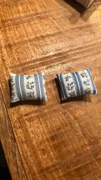 twee kussentjes voor het poppenhuis, Ophalen of Verzenden, Zo goed als nieuw, Poppenhuis
