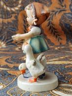 Meisje met eenden oud vintage Goebel Hummel beeldje 11,3 cm., Ophalen of Verzenden