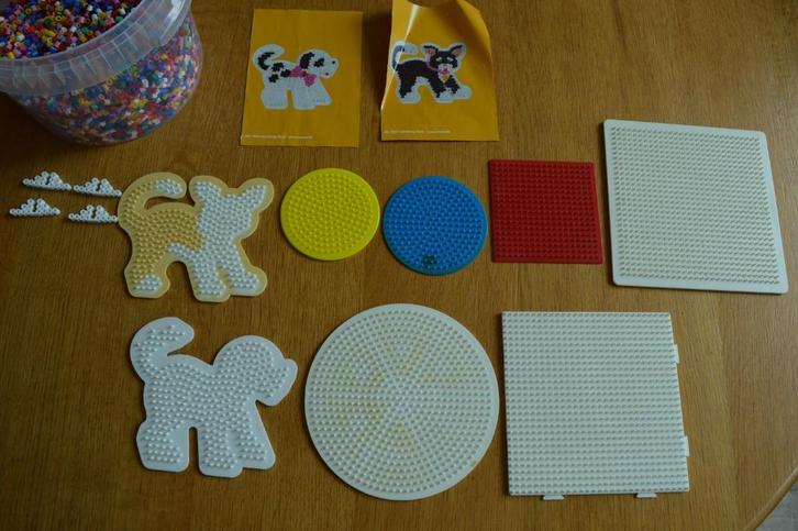 Strijkkralen - strijk kralen, Hobby en Vrije tijd, Knutselen, Zo goed als nieuw, Materiaal, Ophalen of Verzenden