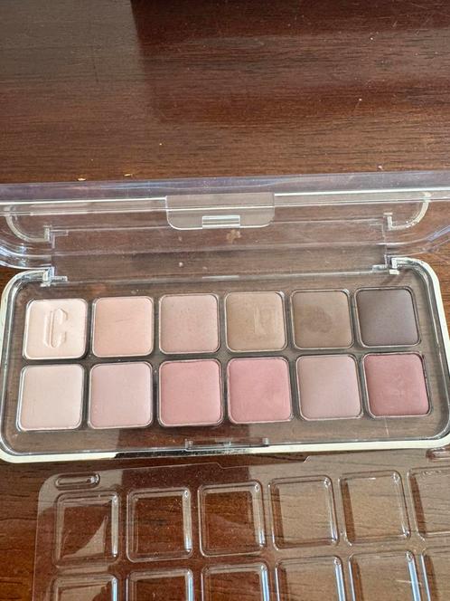 Clio oogschaduw palette Mute library, Sieraden, Tassen en Uiterlijk, Uiterlijk | Cosmetica en Make-up, Zo goed als nieuw, Ogen