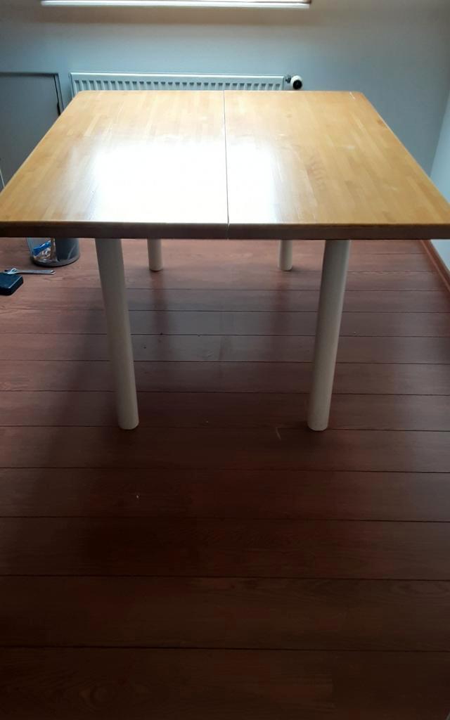 Massief houten tafel met metalen onderstel., Huis en Inrichting, Tafels | Eettafels, Gebruikt, Rechthoekig, Eikenhout, Ophalen
