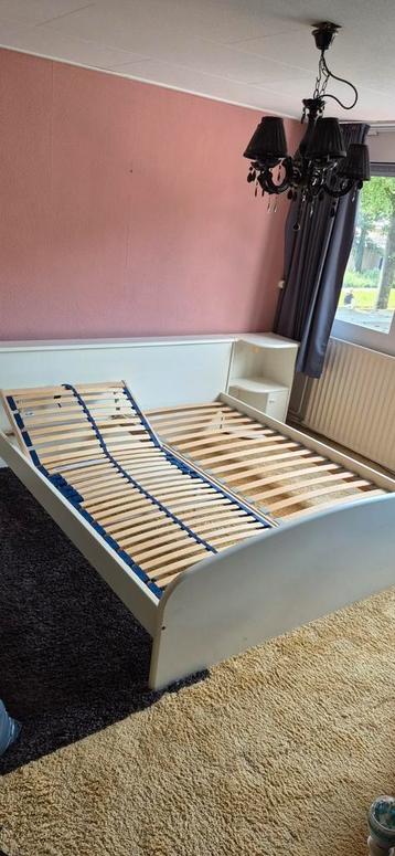 Te koop mooie bed 180/200 met 1 verstelbare lattenbodem 