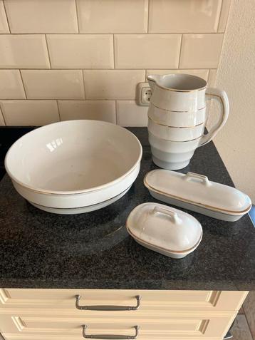 Antieke waskomset of toiletset te koop beschikbaar voor biedingen
